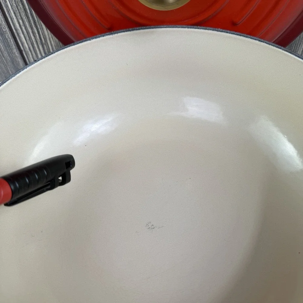 Le Creuset Signature Round Stew Pot 2.5 Qt Cerise Red Cast Iron 22cm Gold Knob